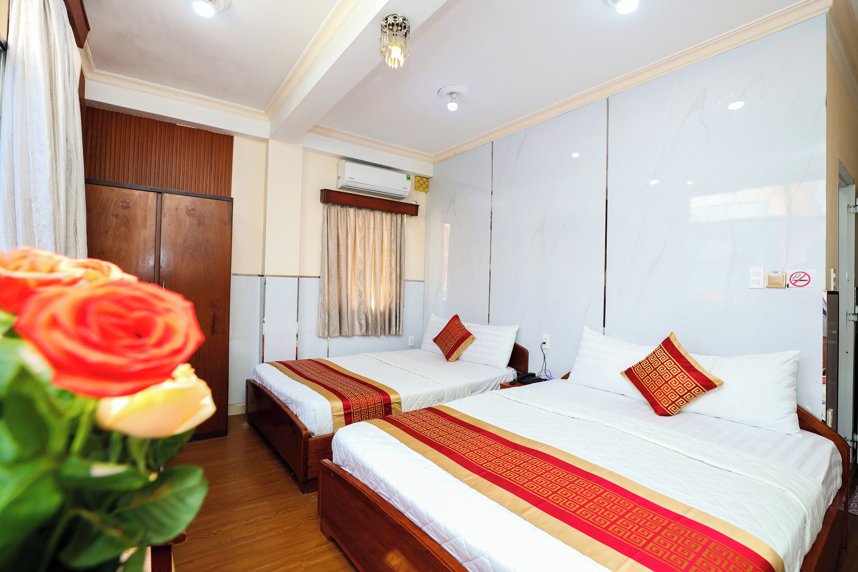 Family Room | Premium bedding, minibar, desk, laptop workspace