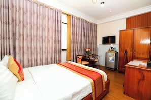 Queen Room, City View | 1 bedroom, premium bedding, minibar, desk