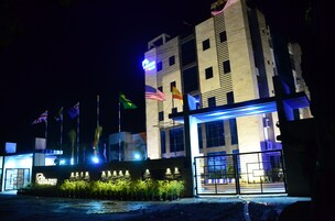 Fachada del alojamiento - Noche