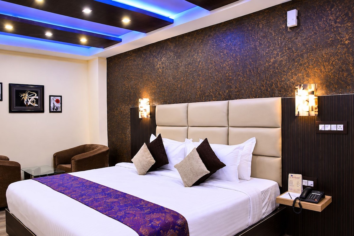 Deluxe Room | Premium bedding, in-room safe, laptop workspace, soundproofing