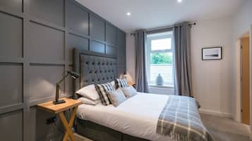 Desk, laptop workspace, iron/ironing board, free WiFi