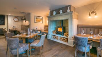 Lunch and dinner served