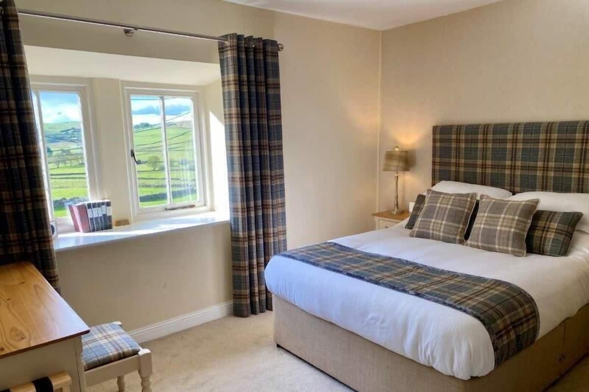 Standard Double Room | Desk, laptop workspace, free WiFi, bed sheets
