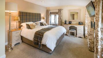 Desk, laptop workspace, free WiFi, bed sheets
