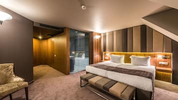 Suite – deluxe, 1 soverom | Sengetøy av topp kvalitet, memory foam-senger, minibar og safe på rommet