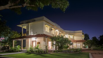 Fachada del alojamiento - Noche