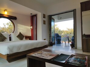 ห้องลักซ์ชัวรี่ | ผ้านวมขนเป็ด, ตู้นิรภัยในห้องพัก, ห้องพักตกแต่งอย่างมีเอกลักษณ์