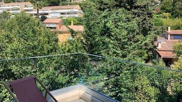 Superior Apartment, Terrace, Garden View (Suite supérieur) | Balcony view