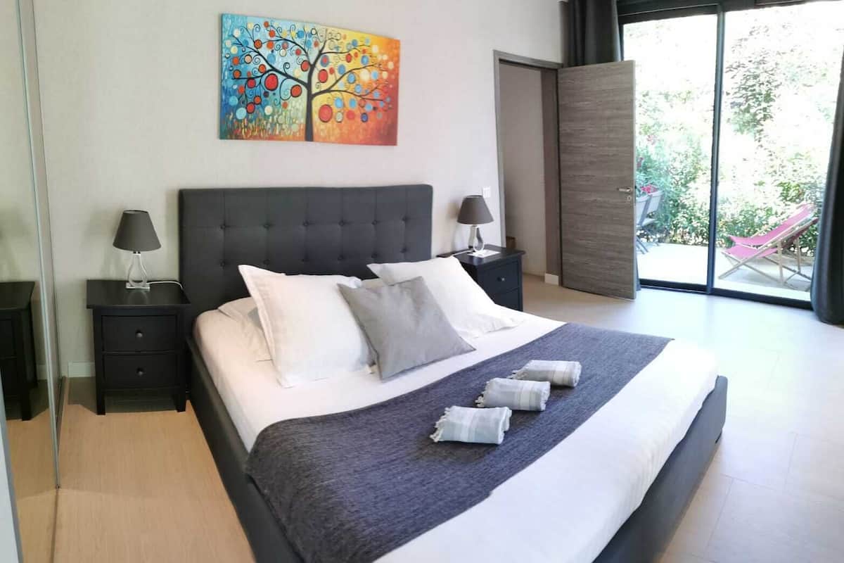 1 slaapkamer, luxe beddengoed, een kluis op de kamer