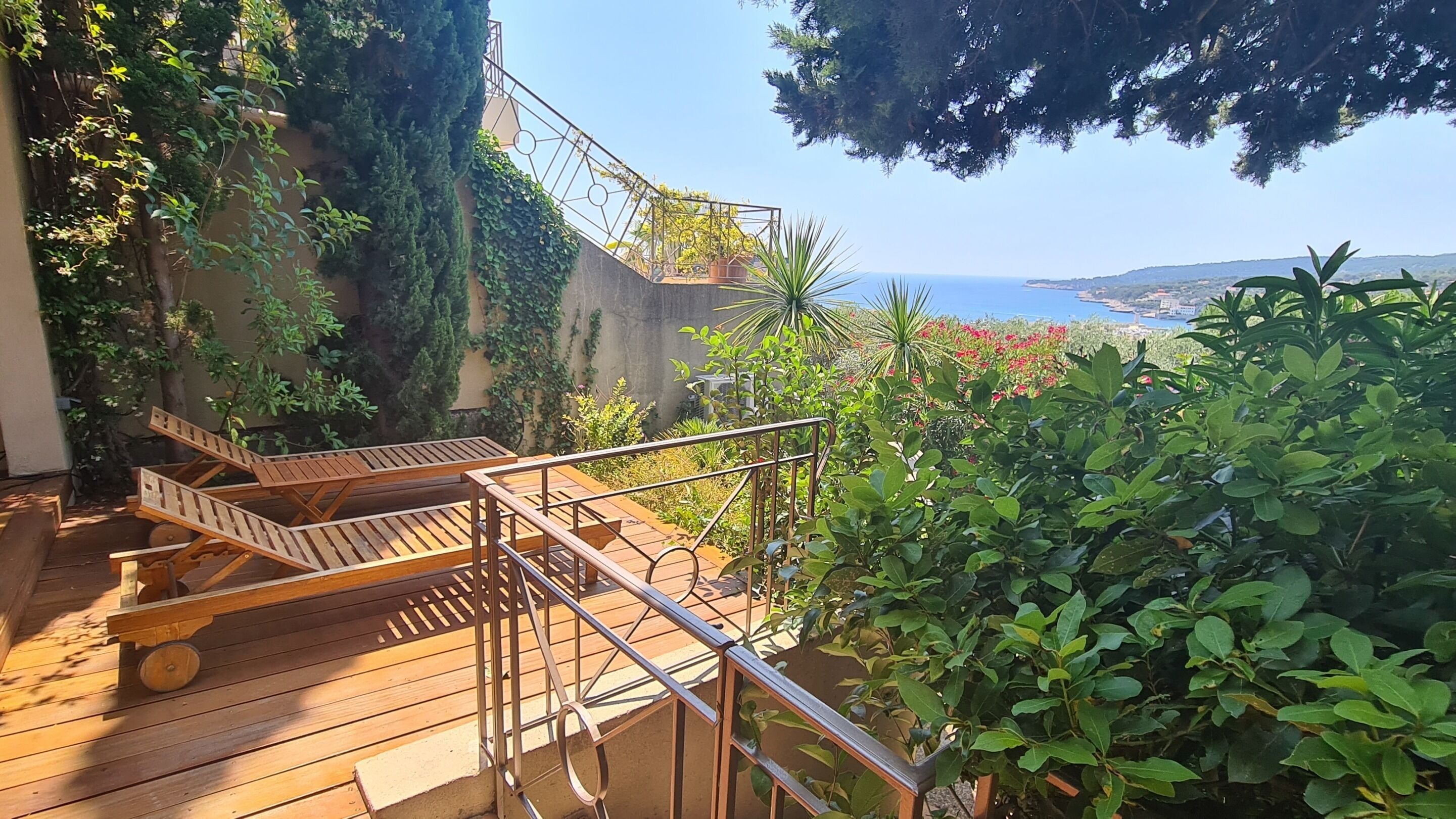 Exclusive Suite, Ensuite, Sea View | Terrace/patio