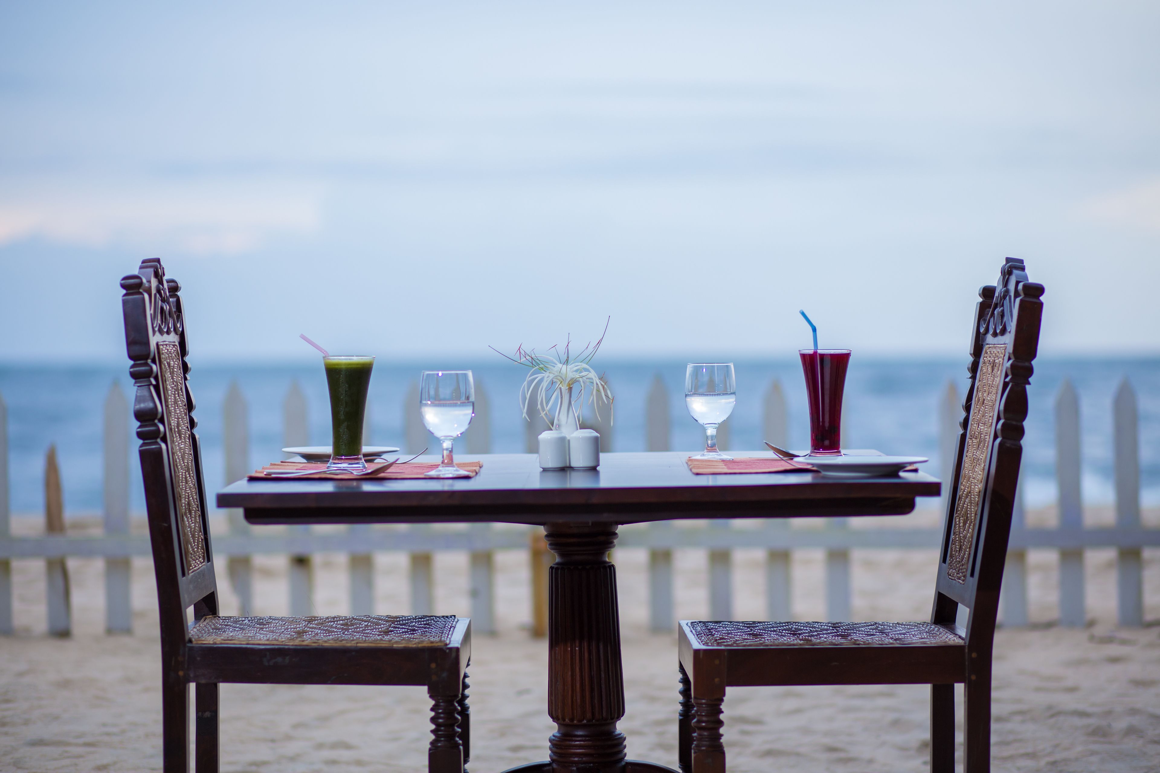 breakfast, lunch, dinner served; international cuisine