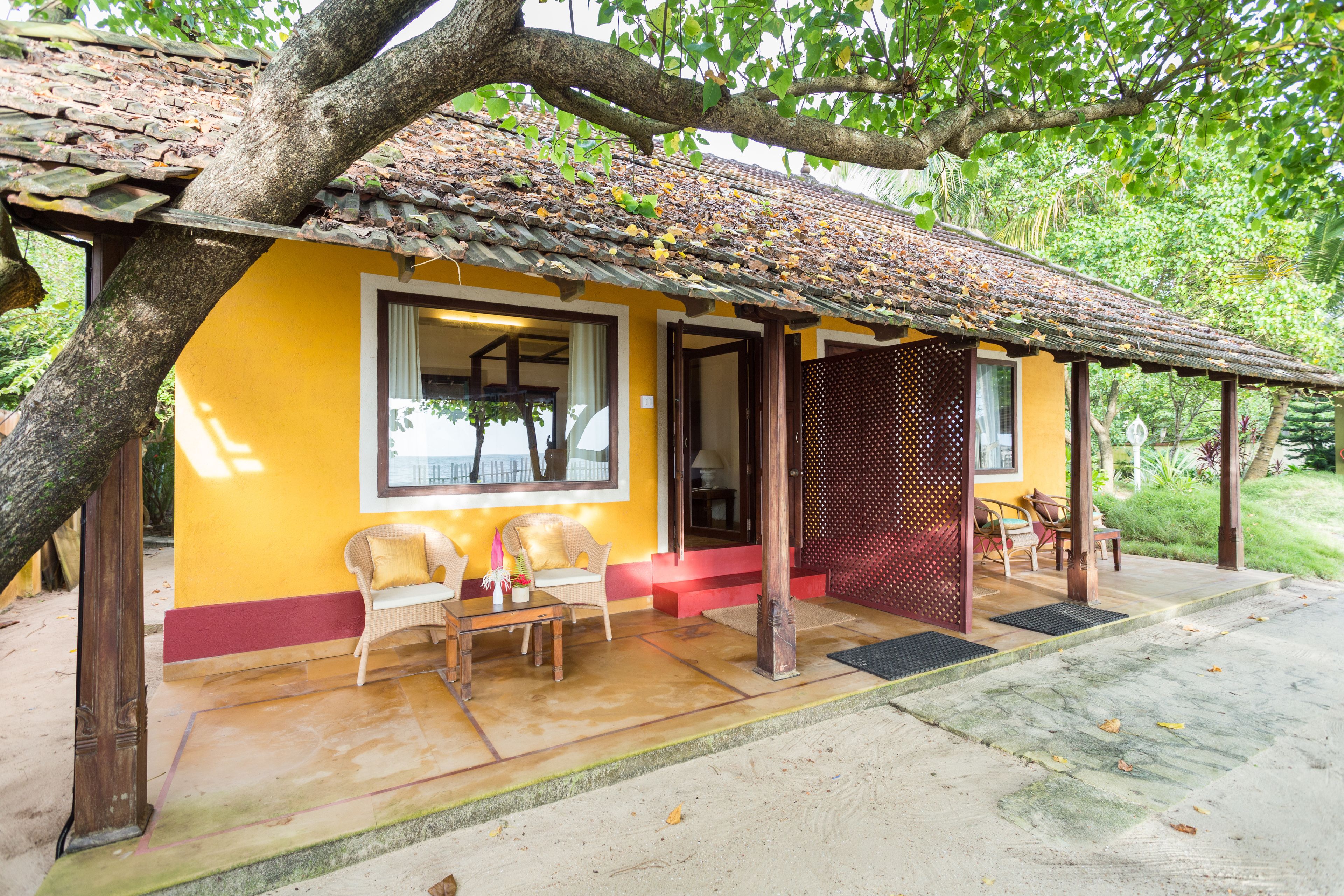 superior double room, 1 bedroom, beach view, sea facing | front of property