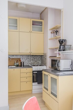 Studio | Private kitchen | Full-size fridge, microwave, oven, stovetop - Helsinki South Central Apt Vuorimies (Helsinki)