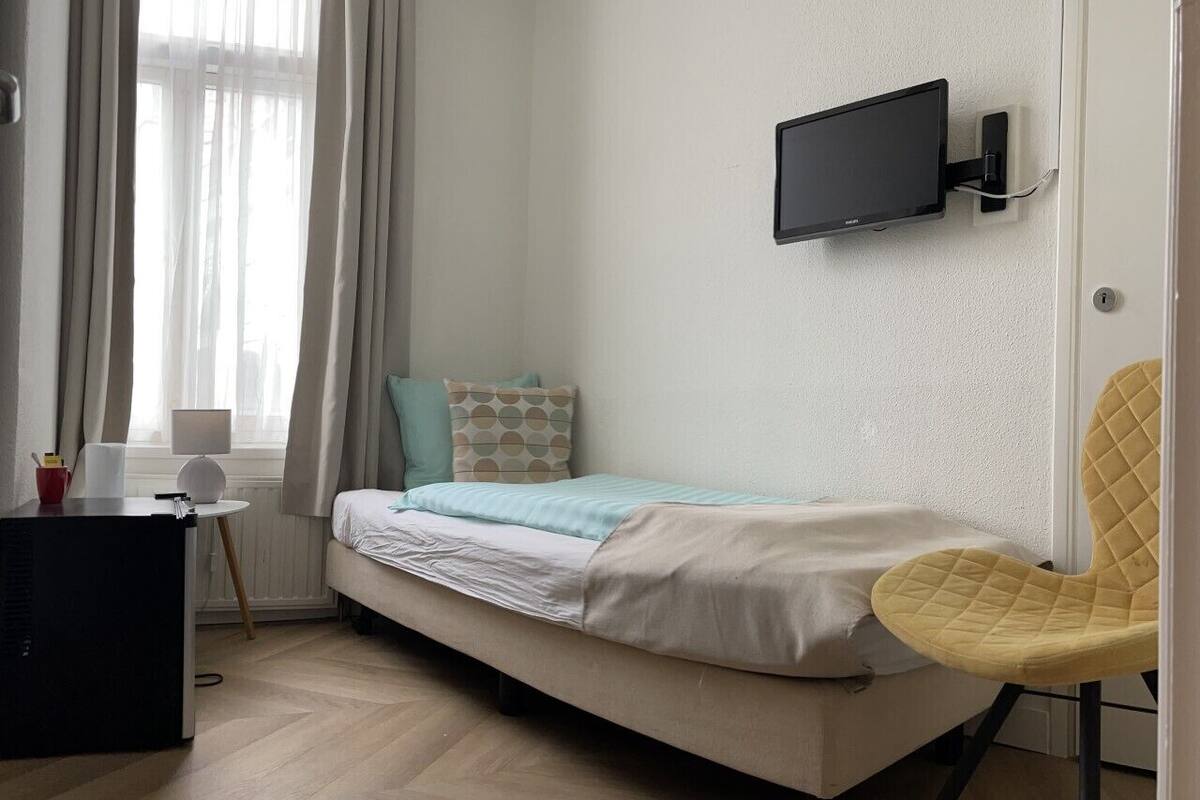 Habitación individual | Insonorización, wifi gratis y ropa de cama