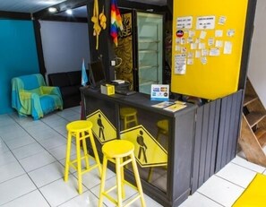 ฝ่ายต้อนรับ