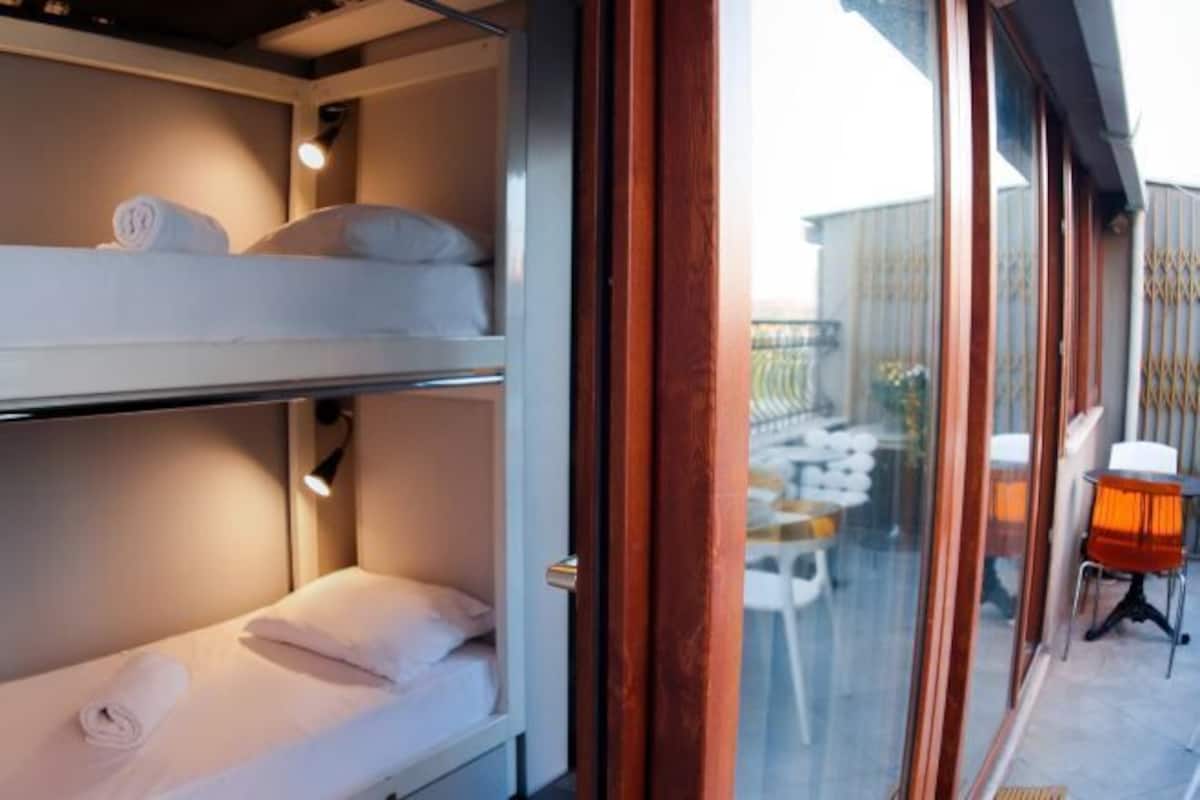 Blackout curtains, soundproofing, free WiFi, bed sheets