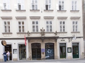 ด้านหน้าที่พัก