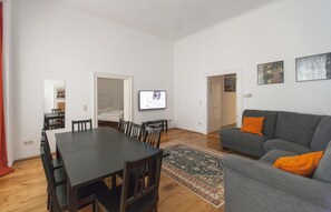 Luxury Apartment, 3 Bedrooms, Kitchen | Living room