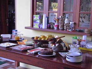 Desayuno bufé gratuito y diario