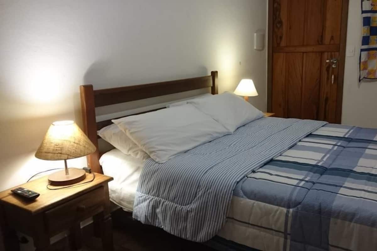 Double Room | Minibar, desk, soundproofing, iron/ironing board (on request)