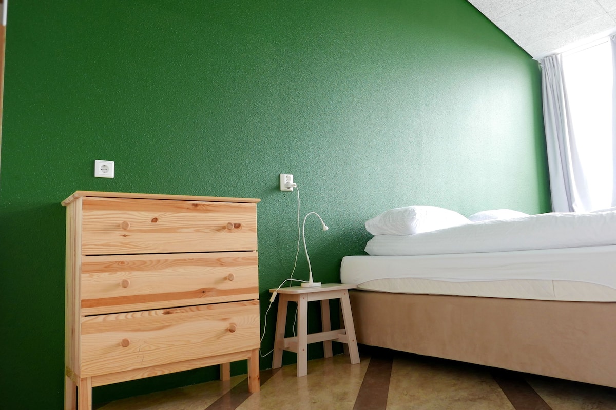 Kamar Double atau Twin, kamar mandi umum | Setrika/meja setrika dan Wi-Fi gratis