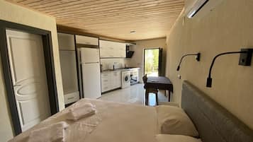 Studio | Iron/ironing board, free WiFi, bed sheets