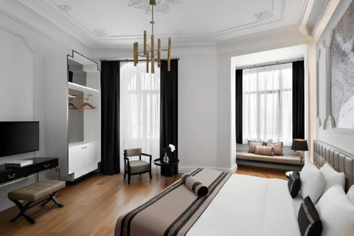 Premium bedding, minibar, in-room safe, soundproofing