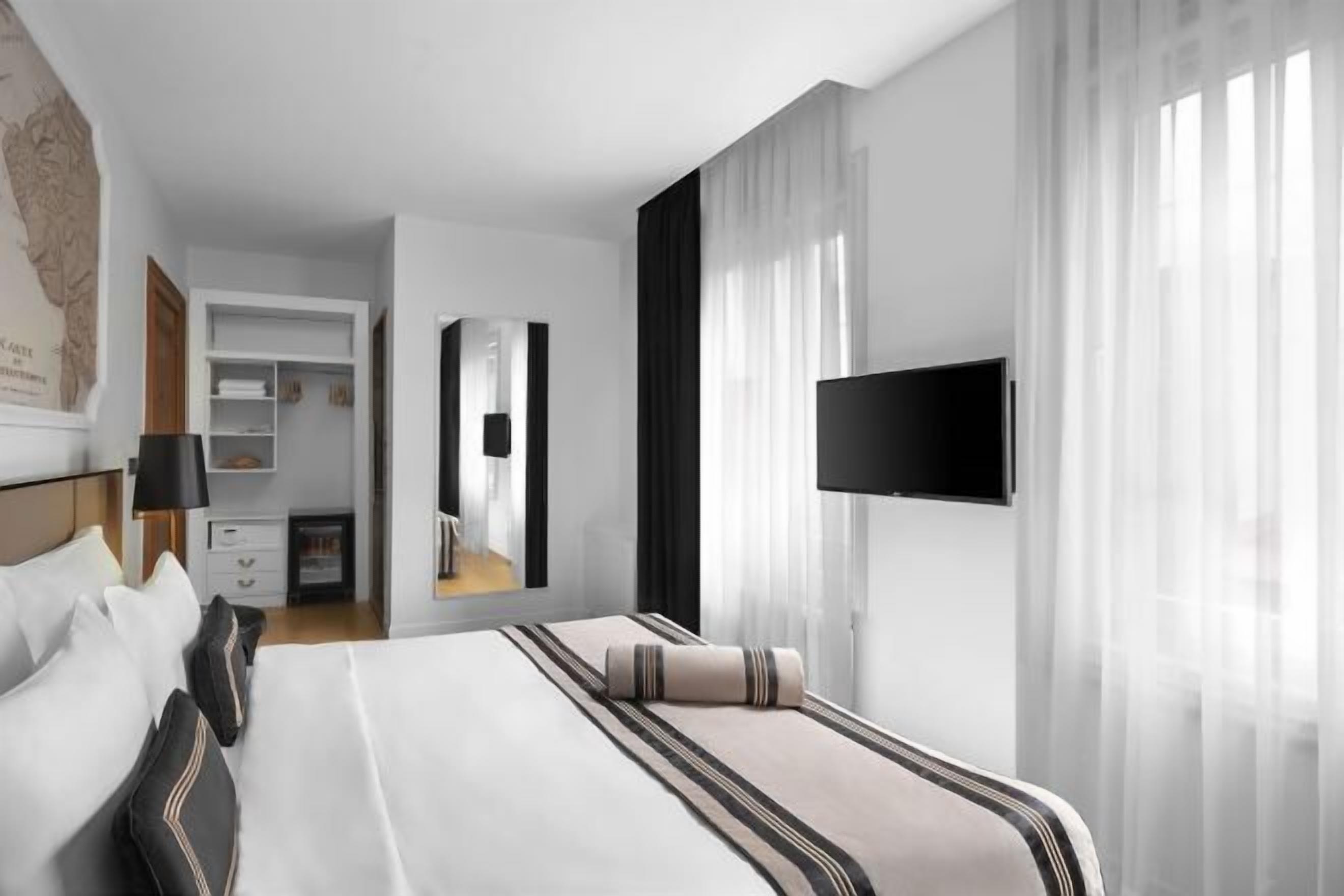 고급 침구, 미니바, 객실 내 금고, 방음 설비