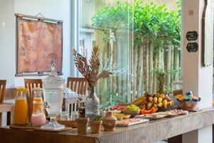 Colazione a base di specialità locali inclusa, servita tutte le mattine 