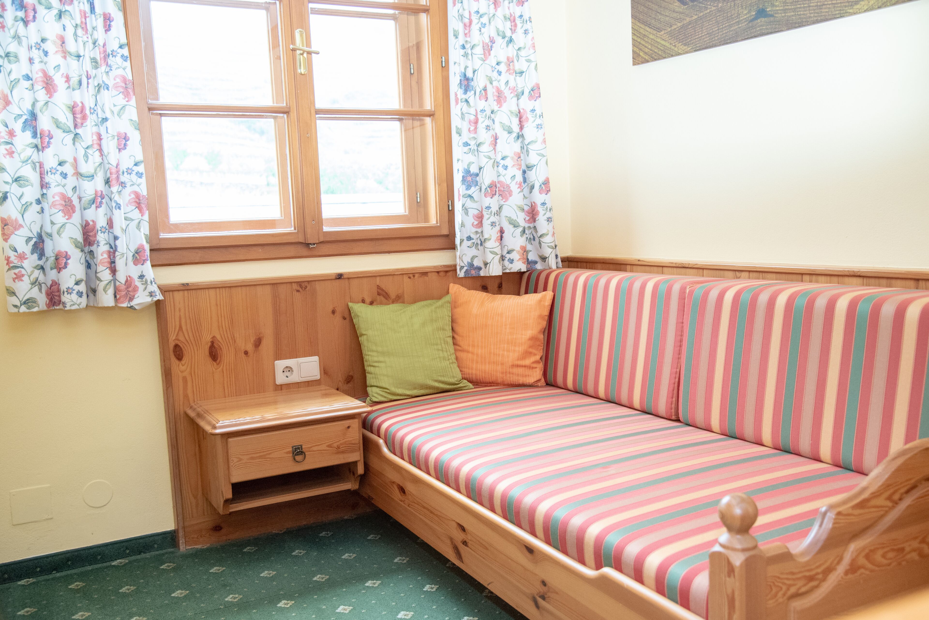 double room | hypo-allergenic bedding, minibar, in-room safe, desk