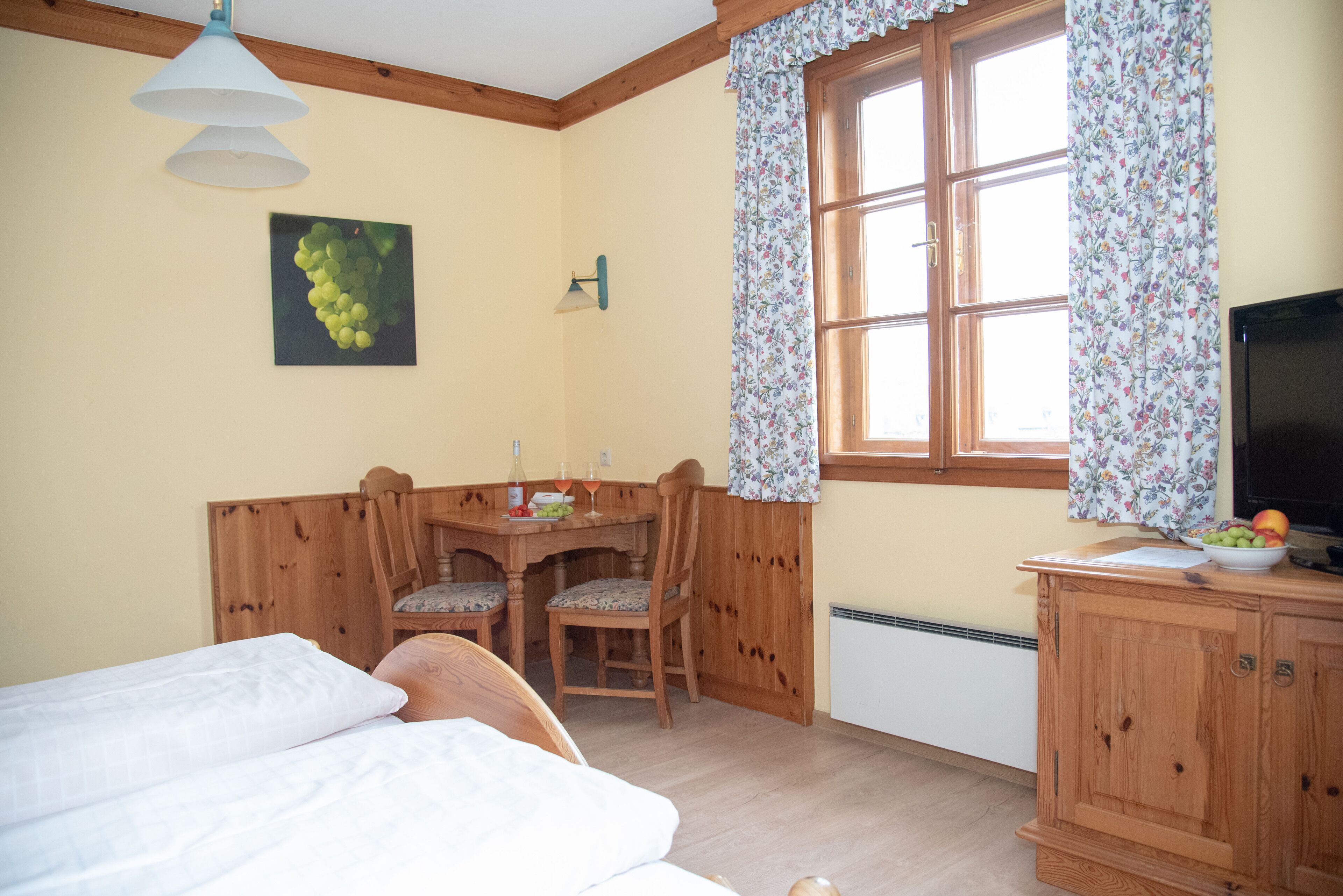 double room | living area | flat-screen tv