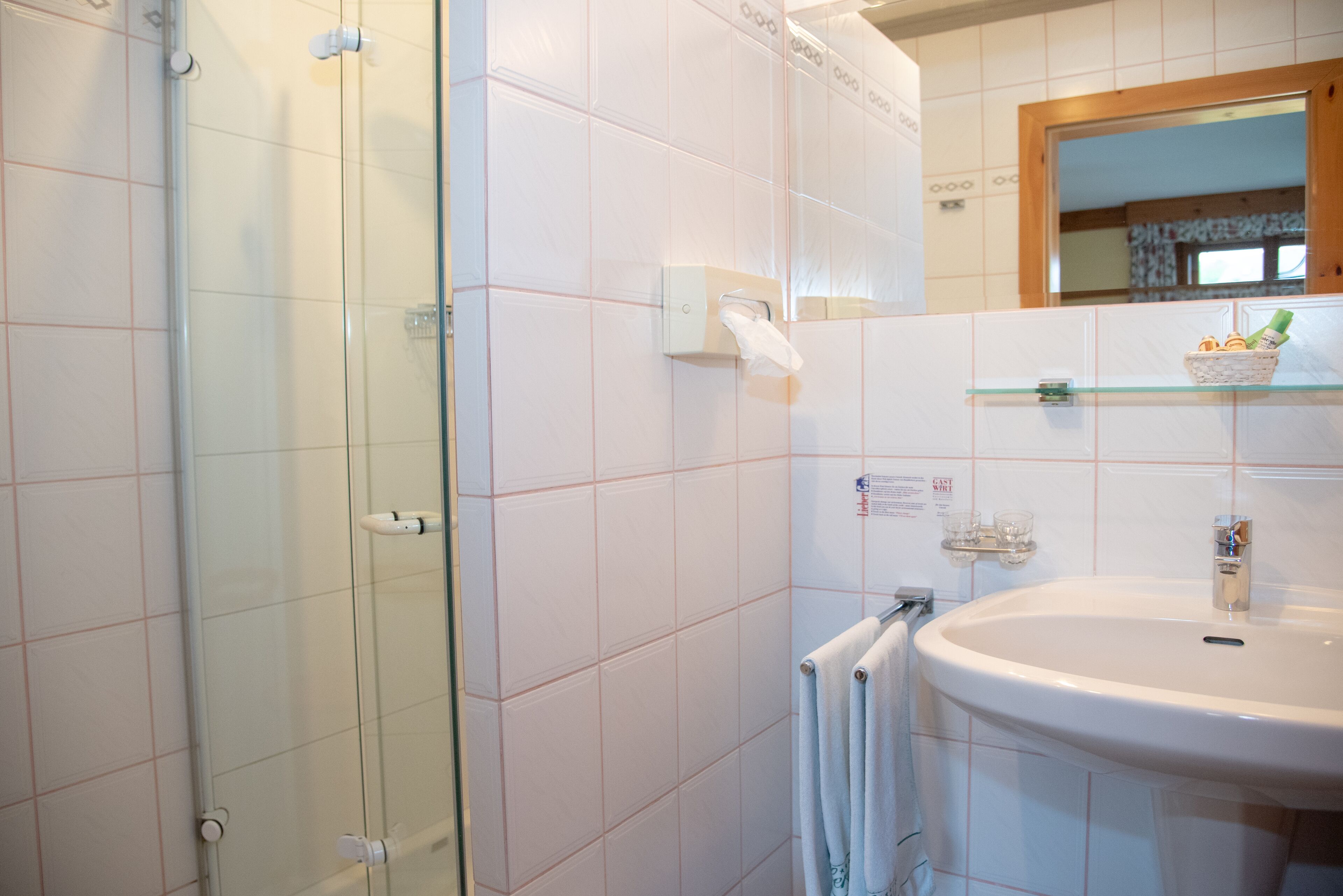 double room | bathroom | shower, free toiletries, hair dryer, towels