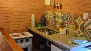 Chalé | Cozinha privada | Fogão, cooktop, talheres/pratos/utensílios de cozinha