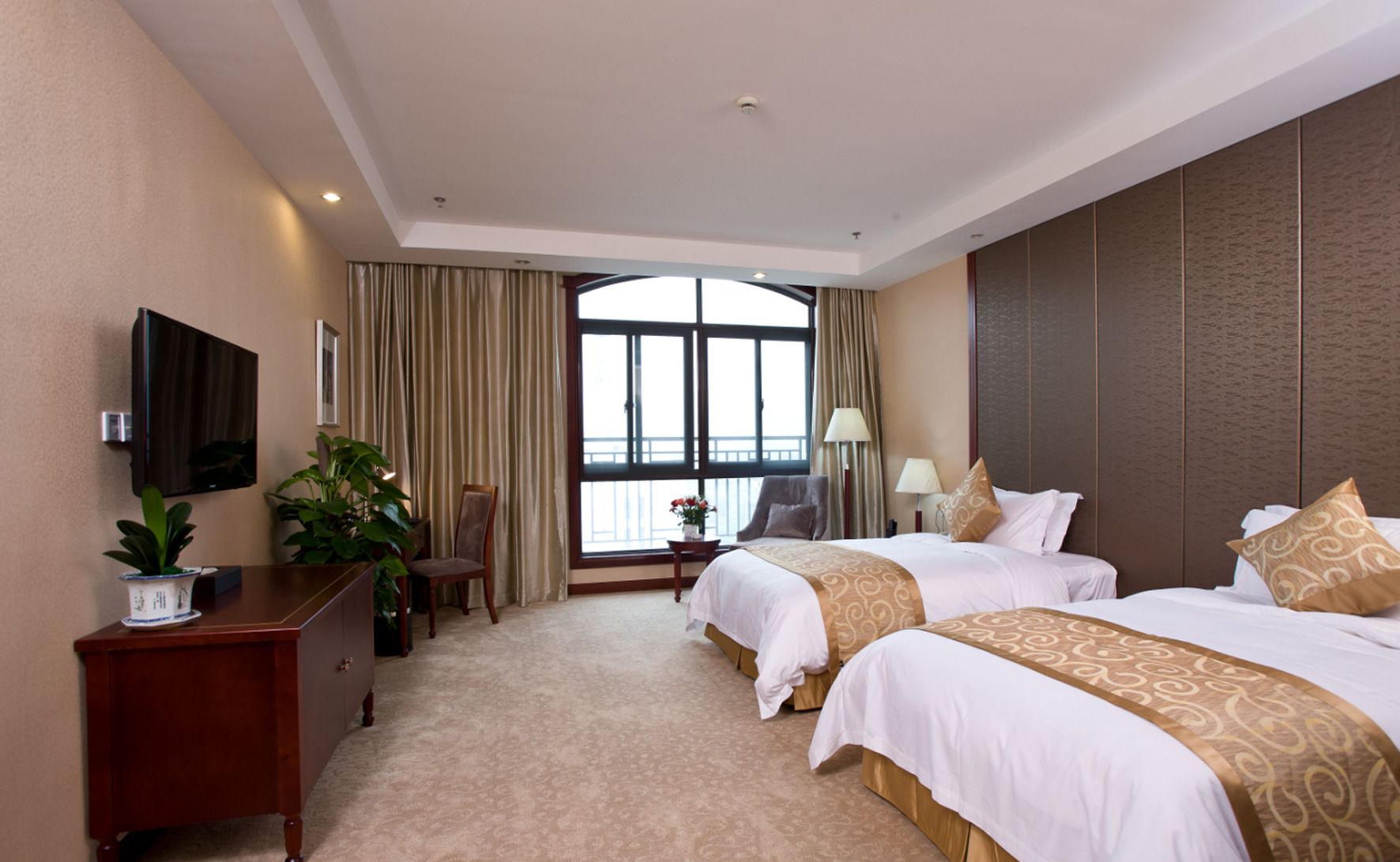 Cots/infant beds, rollaway beds, free WiFi