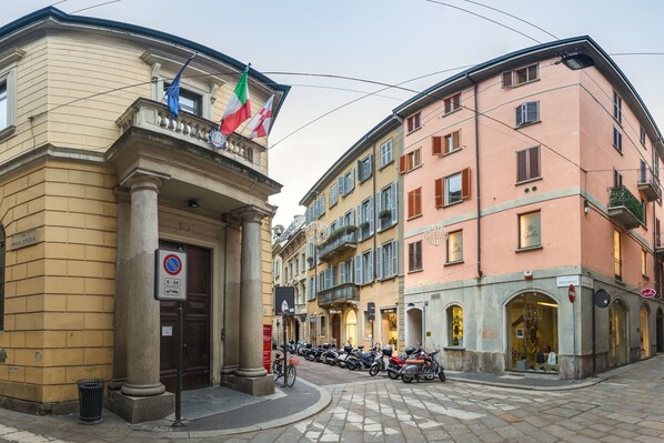 Front of property - easyhomes - Spiga Suite (Milan)