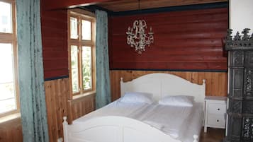 Deluxe House, 3 Bedrooms, City View | 3 bedrooms, iron/ironing board, travel crib, free WiFi