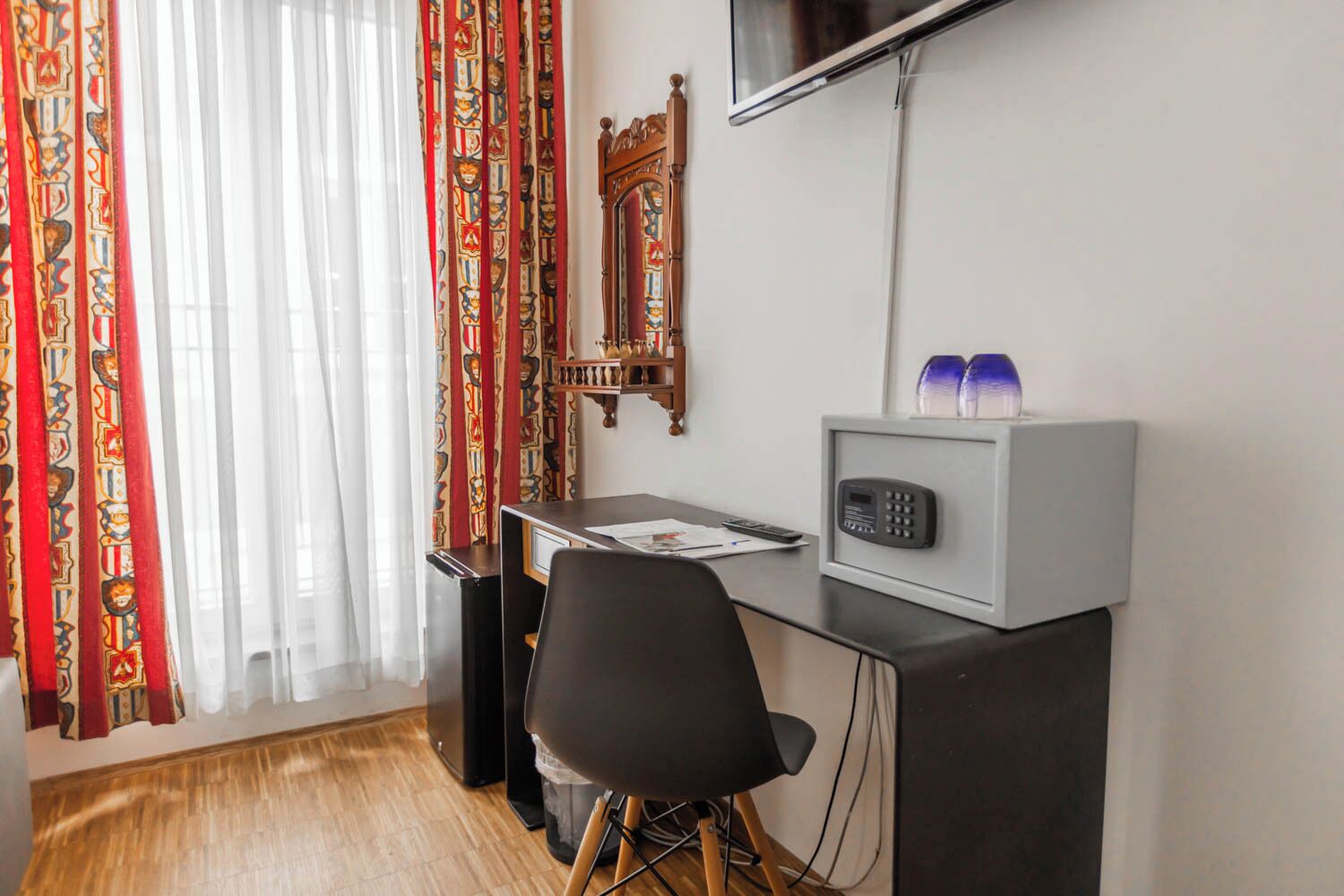 design double room, 1 king bed, non smoking | hypo-allergenic bedding, individually decorated, individually furnished