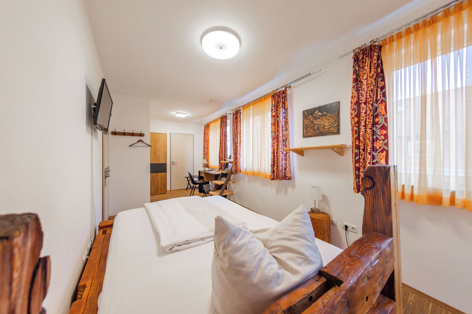 design single room, 1 queen bed, non smoking | hypo-allergenic bedding, individually decorated, individually furnished