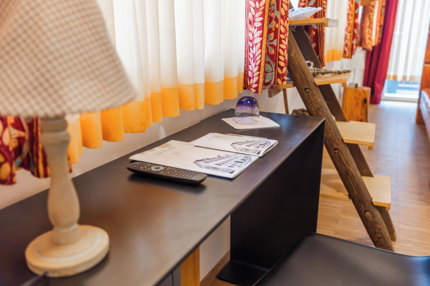 design single room, 1 queen bed, non smoking | hypo-allergenic bedding, individually decorated, individually furnished