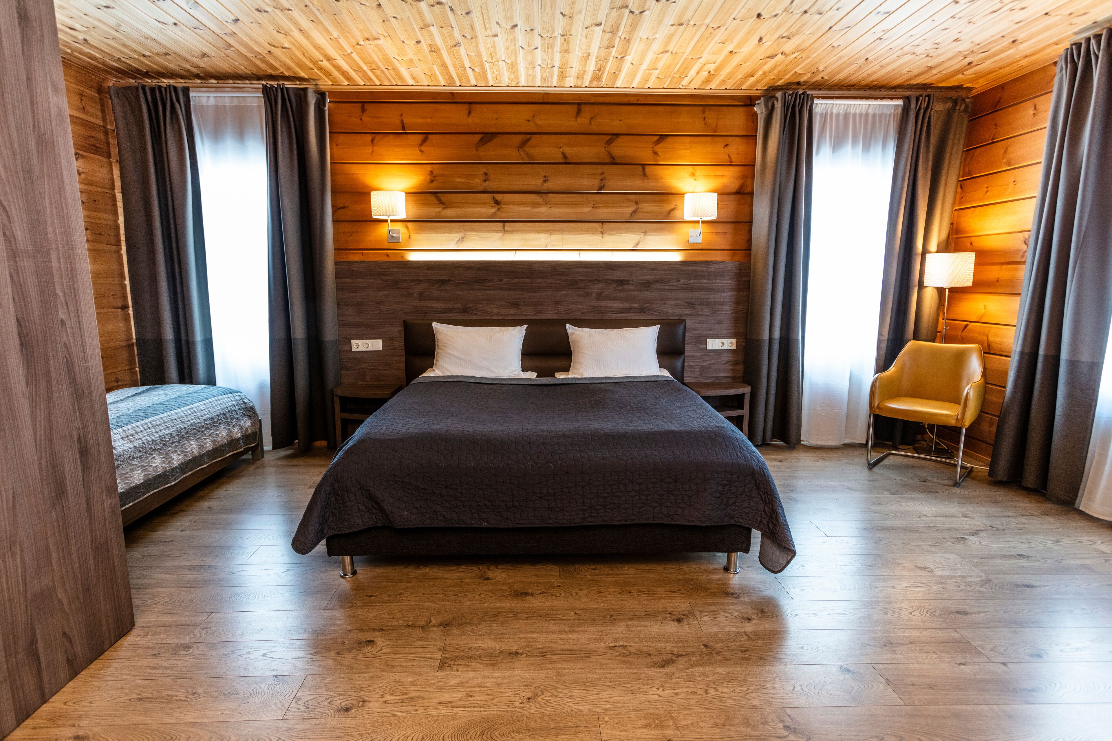 family room | 1 bedroom, in-room safe, desk, soundproofing