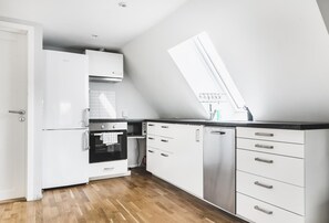 Refrigerador, microondas, horno, placa de cocina