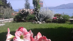 A garden with flowers and a sign for 'Christophor'. - Christianna Studios (Lefkada)
