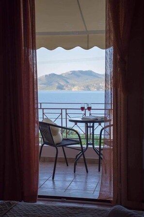 Soundproofing, iron/ironing board, free WiFi, bed sheets - Christianna Studios (Lefkada)