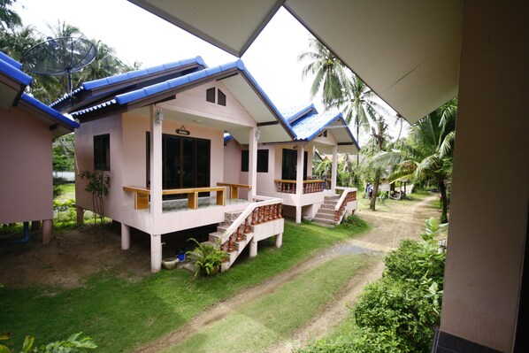 A two-story building with a flat roof and a covered porch area. - Chaiwat Resort (Laem Sing)