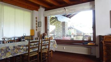 Villa, 2 Bedrooms, Mountain View | Living room | LCD TV, fireplace