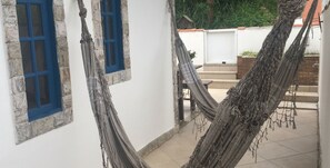 Hiên