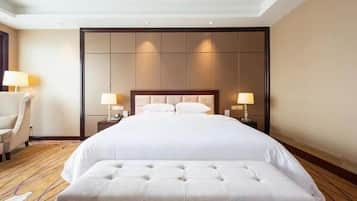 Deluxe Double Room | Minibar, in-room safe, desk, soundproofing