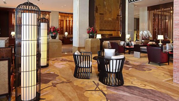 A spacious lobby with a high ceiling, a large central chandelier, and multiple seating areas. - Jinling Yew Resort Wuxi (Wuxi)
