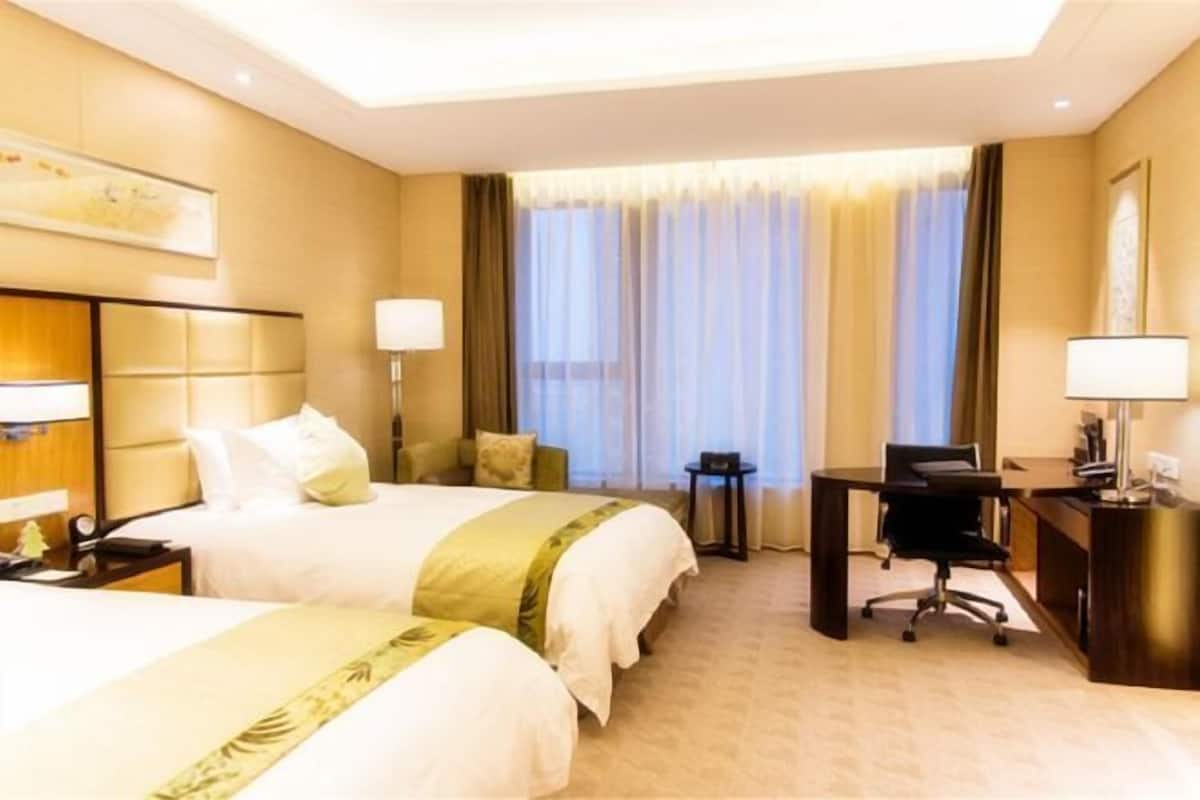 Minibar, soundproofing, free WiFi, bed sheets