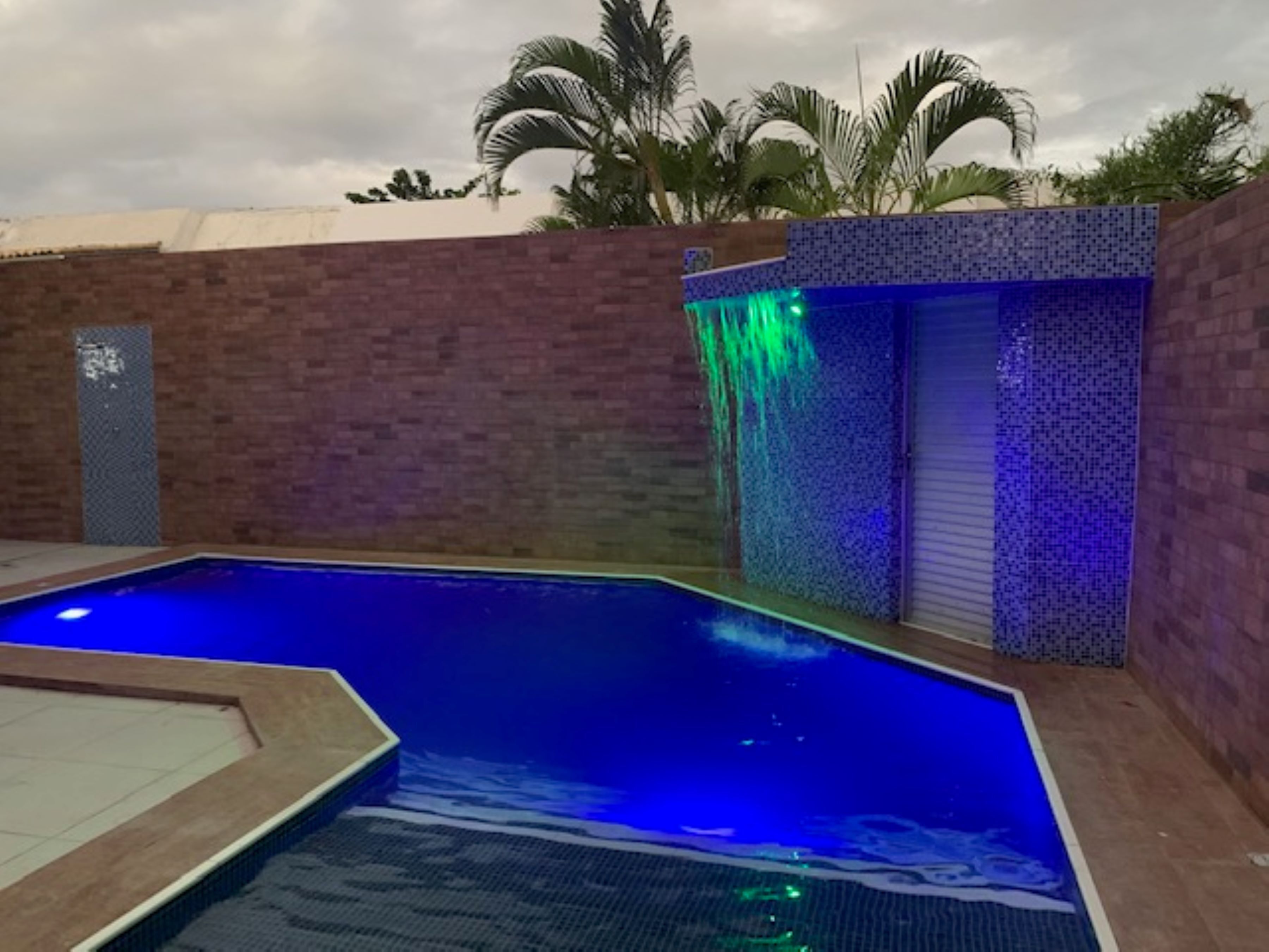 Piscina coberta i piscina a l'aire lliure 